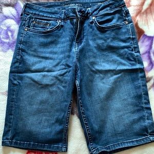 Calvin Klein size 4 city shorts